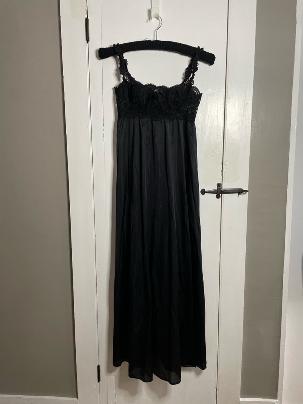Vintage OLGA Lace & Satin Nightgown Size 36 Underwire Bodice Flowy Full Length